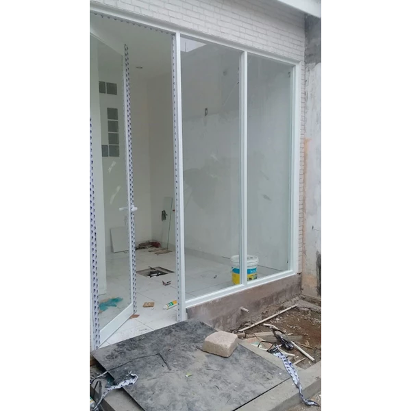 Pintu Swing  Aluminium dan Kaca
