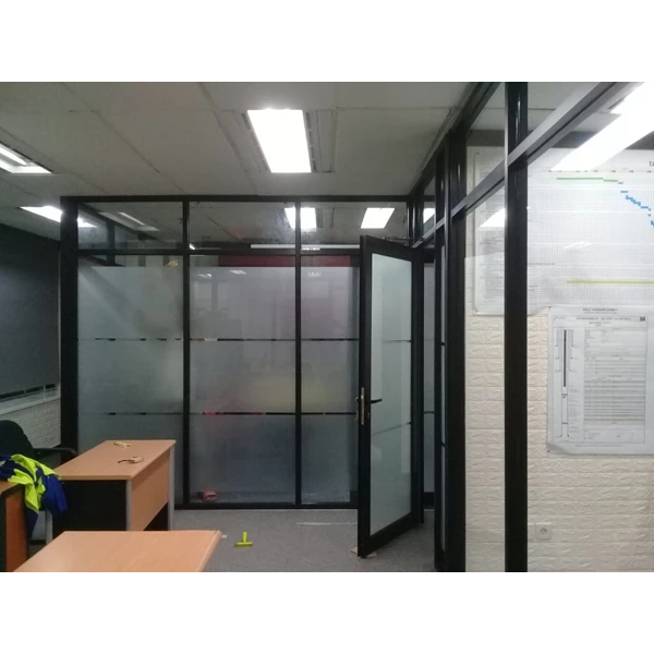 Aluminum Office or Office Spac Partition Glass