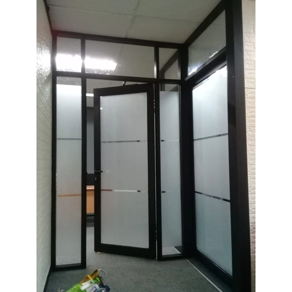  Aluminum Office or Office Spac Partition Glass