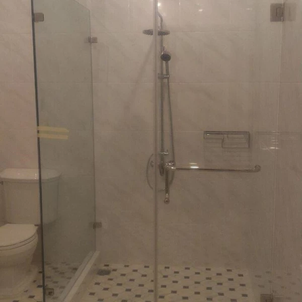 Partisi Kaca Shower Kamar mandi