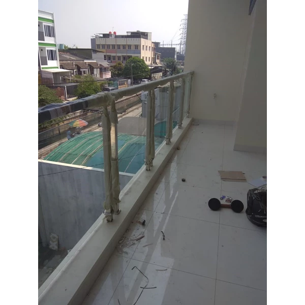 Railing Balkon dan Kaca Tempered 