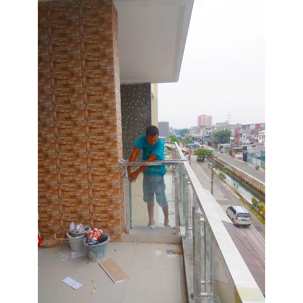 Railing Balkon dan Kaca Tempered 
