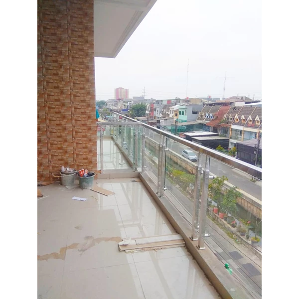 Balcony Stainless and Tempered Glass Railing