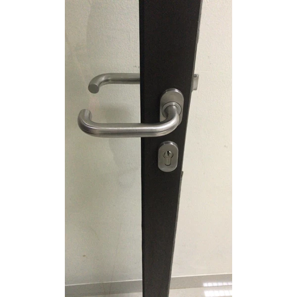 Aksesori Pintu Aluminium dan Kaca